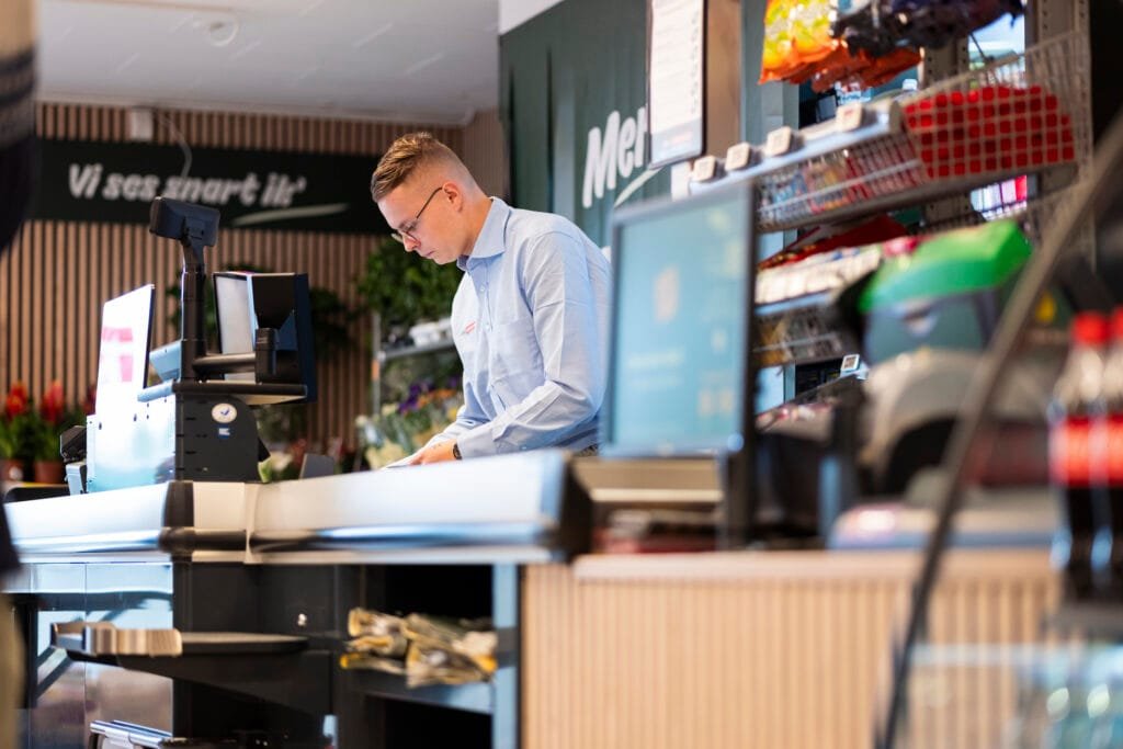 Fra 1. juli 2024 har Sikkerhedsstyrelsen foreløbig to år til at anvende anonyme børneagenter over for de butiksansatte.
